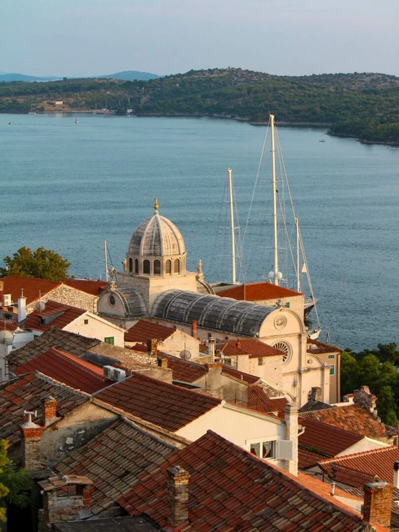 /img/10002-croatia-honeymoon-dinner.webp