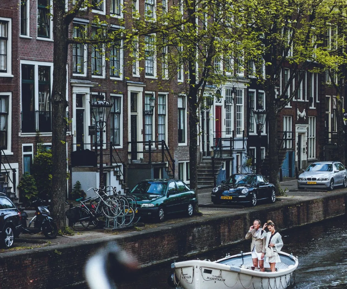 10003 amsterdam canal honeymoon