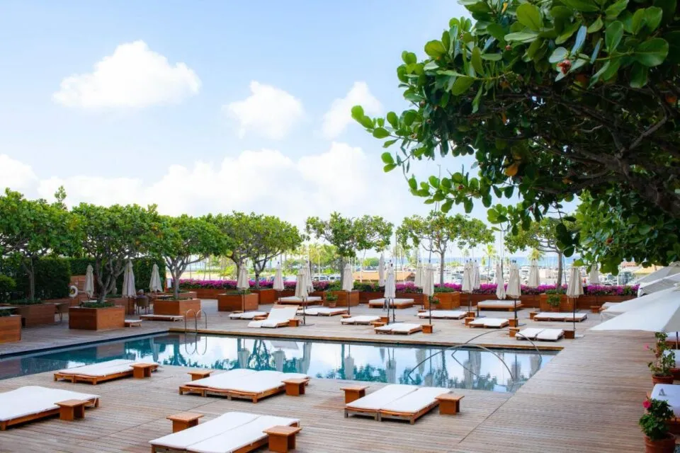 10061 hawaiian resort dining