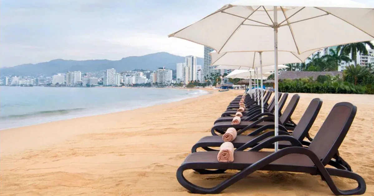 /img/10103-acapulco-honeymoon-sunset.webp