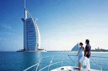 10109 dubai honeymoon couple