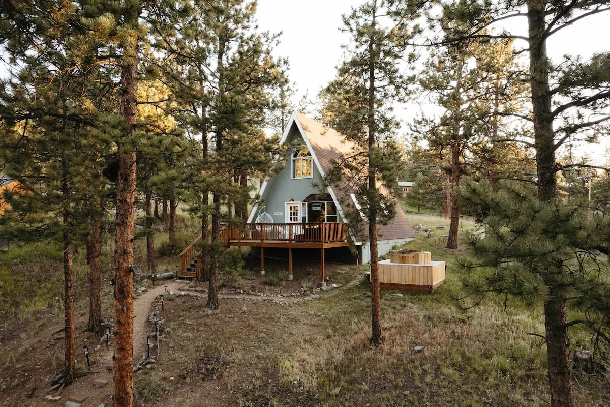 10169 denver cabin cozy bedroom
