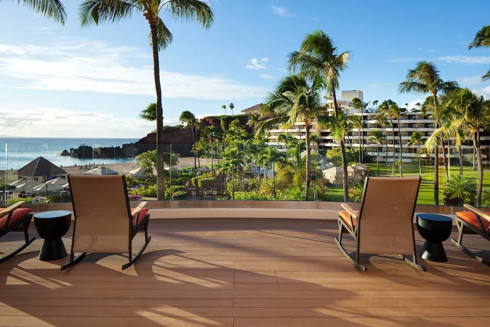 /img/10259-maui-resort-pool.webp