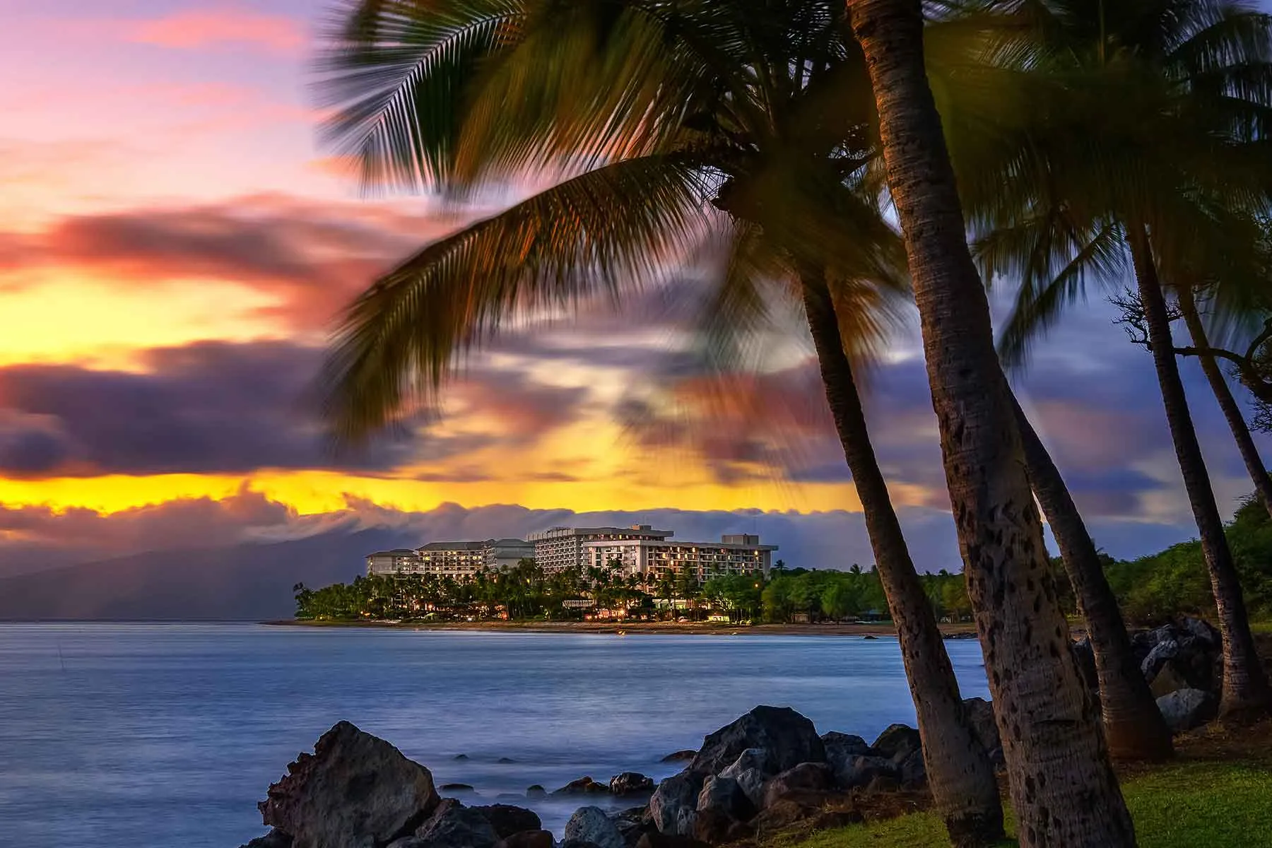 /img/10286-hawaii-couple-luau.webp
